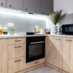 Cocinas pequeñas y alargadas: soluciones de diseño para maximizar el espacio